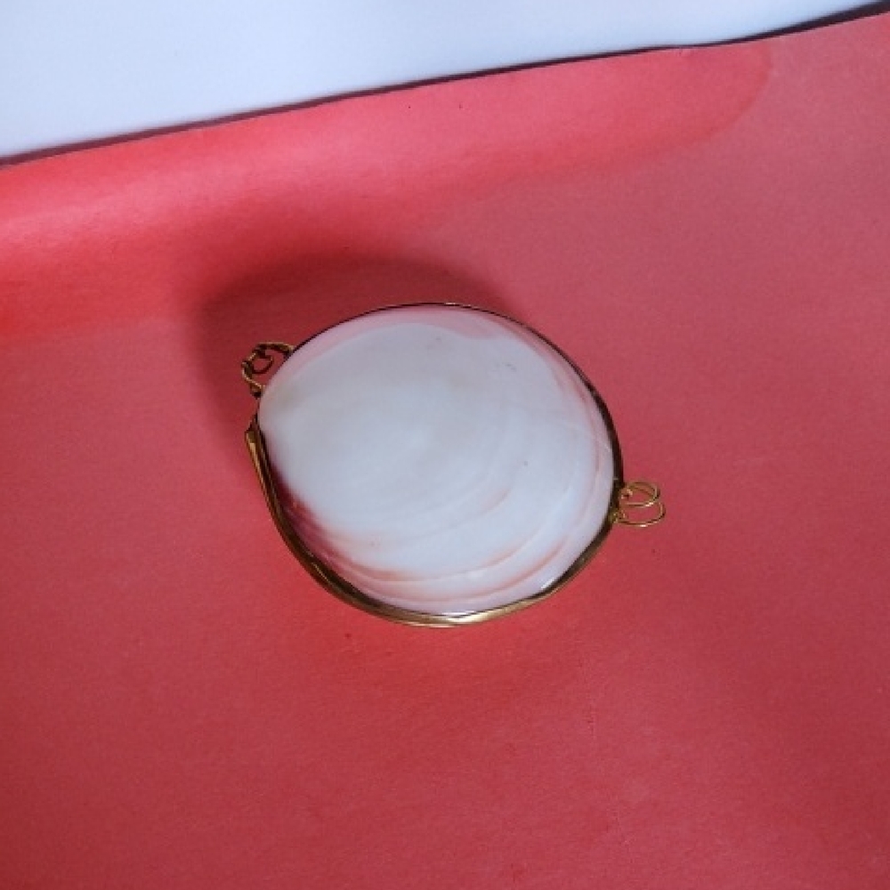 Vintage pearlized Clamshell trinket box.